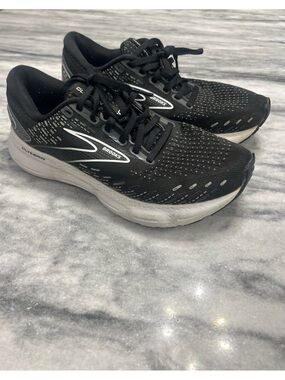 Brooks Glycerin 20 black & white running shoes women’s size 8.5